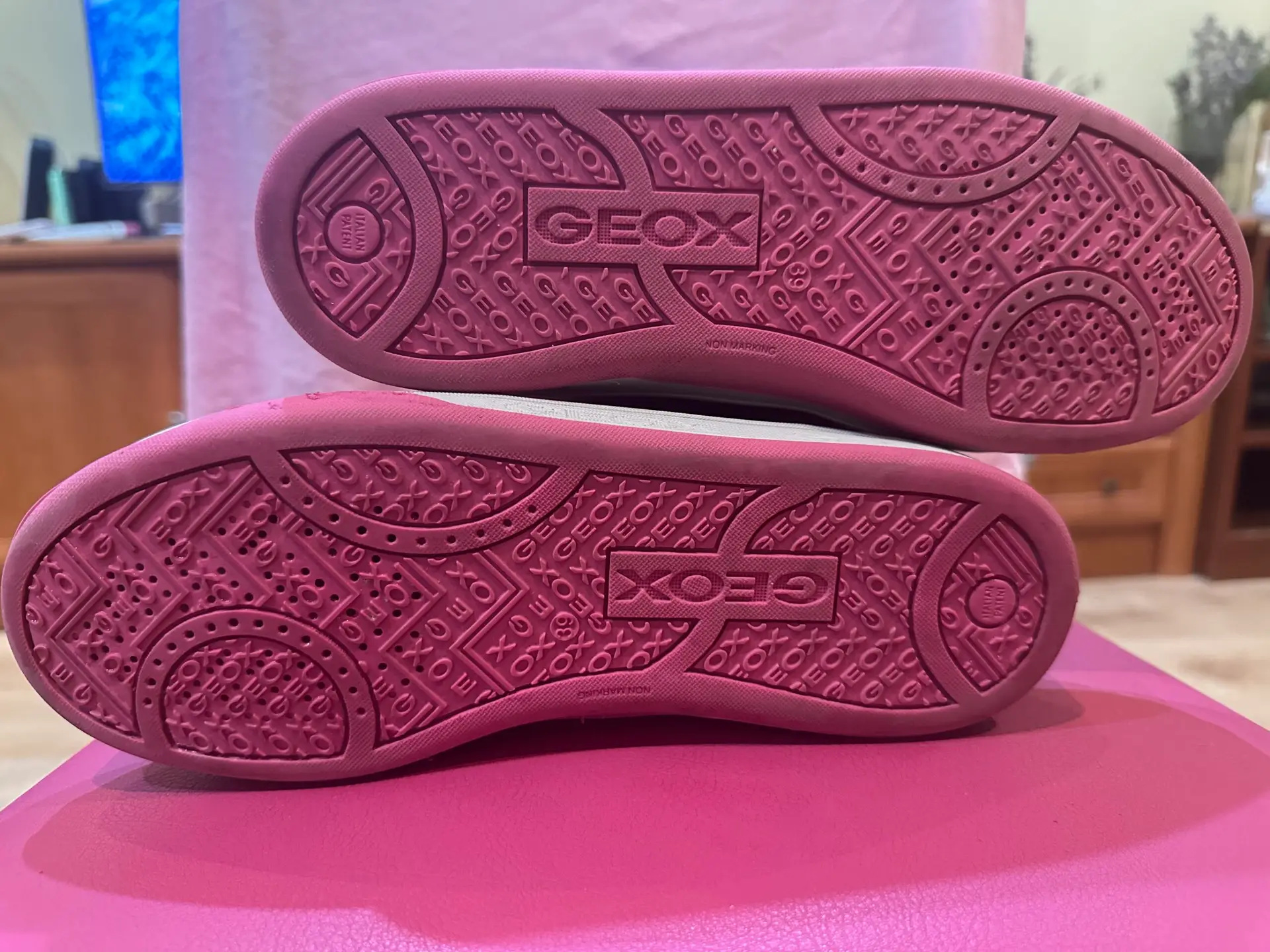 Sneacker Geox chica talla 39 color negro rosa